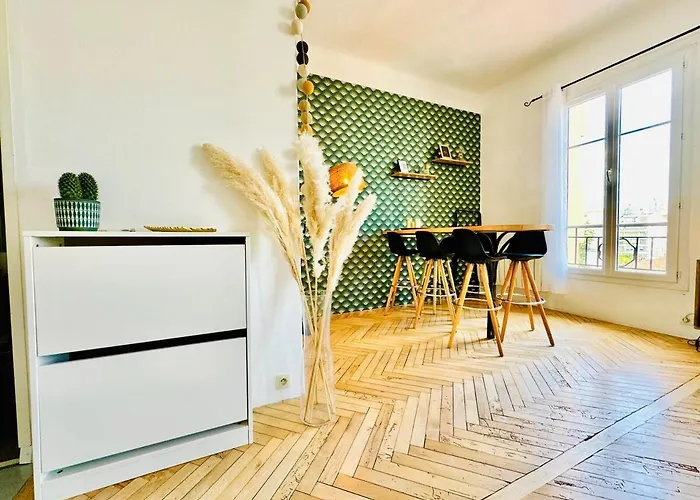 Apartment Le Mediterranee - 4 Pers - 200 M Des Plages Antibes